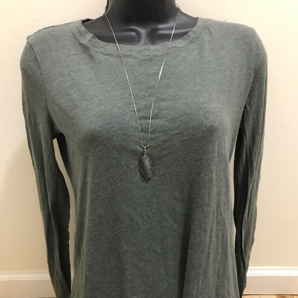 ❄️ Athleta Green Scoop neck Long Sleeve Shirt